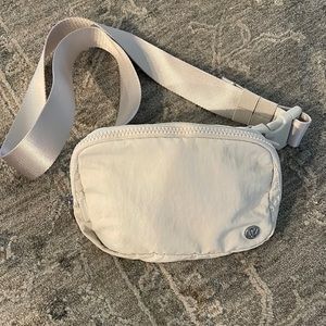 Lululemon Everywhere Belt Bag